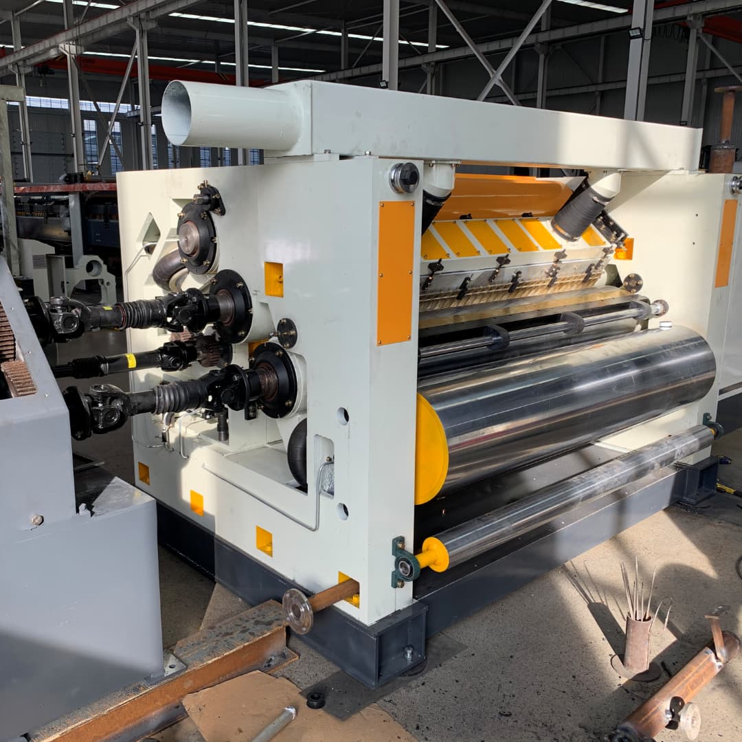 Maquina de corrugado para la industria del papel y cartón