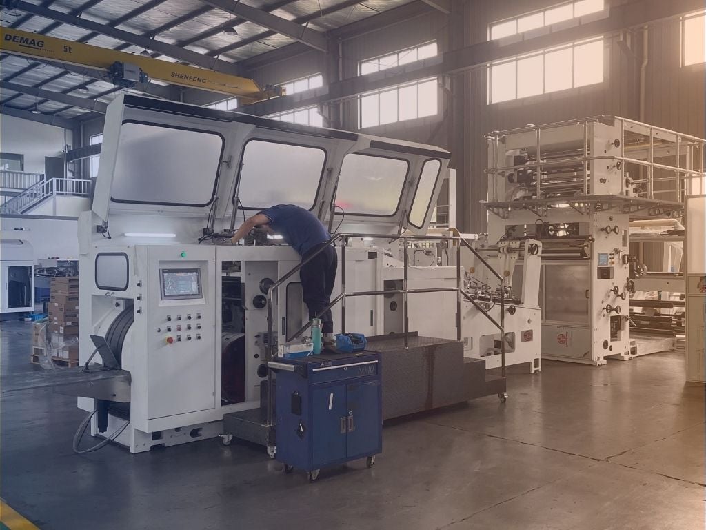 Máquina de bolsas y sacos de bajo gramaje